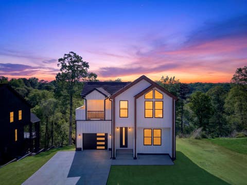 Homes For Sale - 122 Current Drive<br/> Greenville, SC 29611