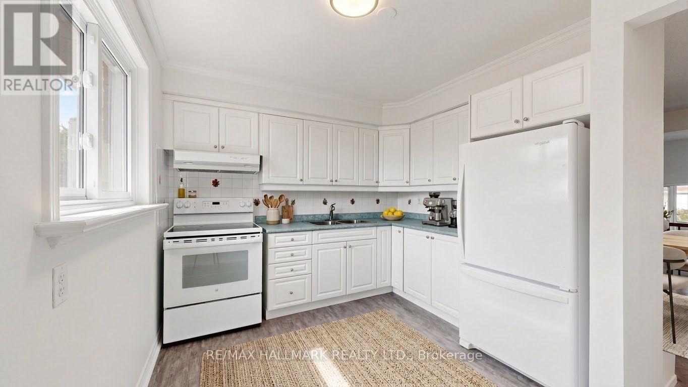 7 - 144 HENDERSON AVENUE