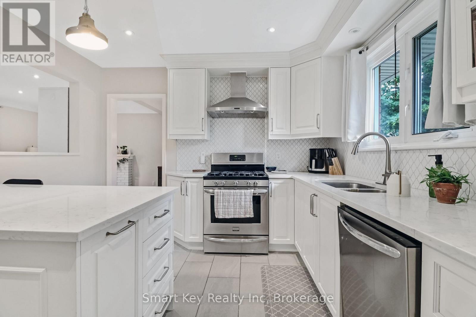 1165 CLINE CRES CRESCENT