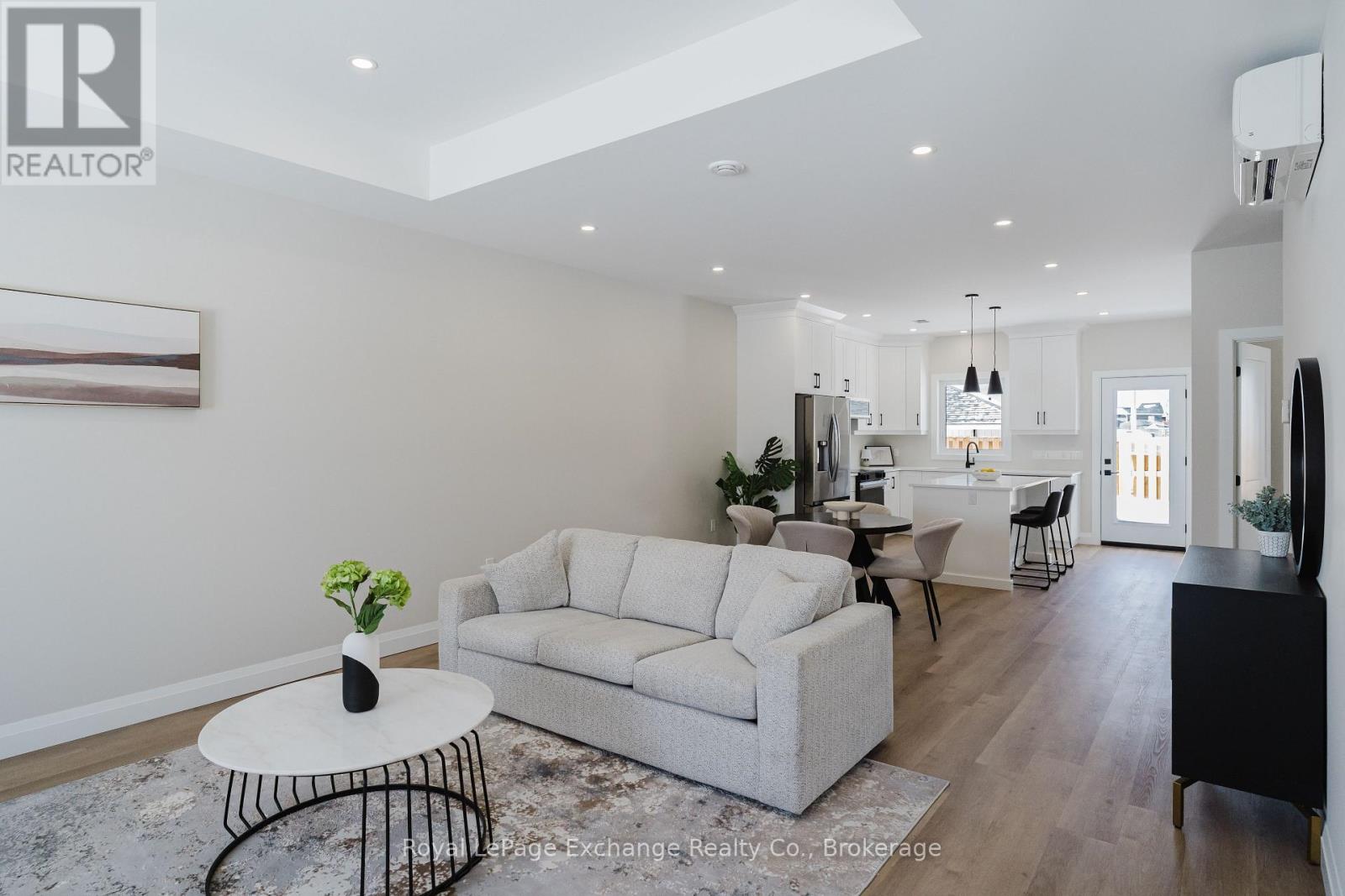 UNIT 43 - 1071 WATERLOO STREET N