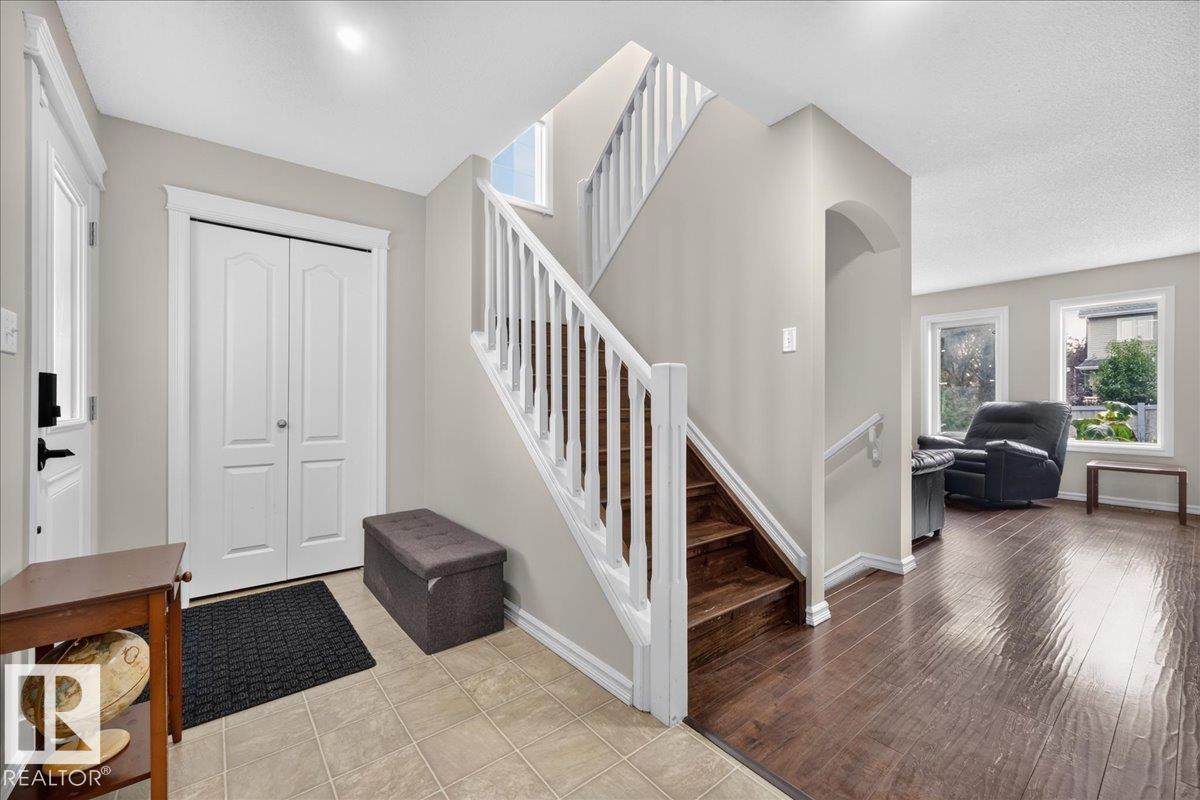 8503 11 AV SW