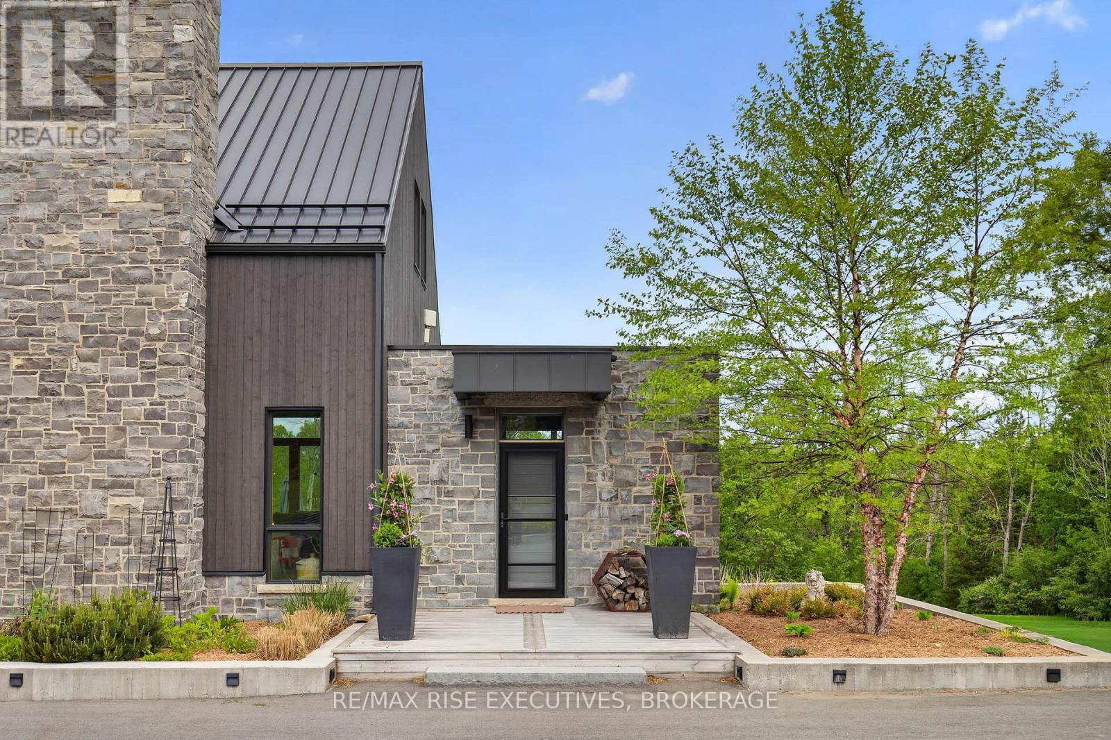 1761 COUNTY ROAD 1 E