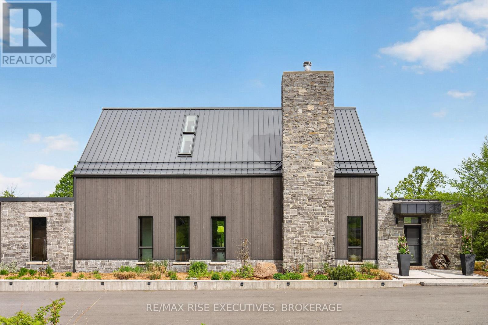 1761 COUNTY ROAD 1 E