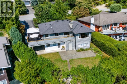 403 NEWDALE COURT North Vancouver BC V7N 3H3