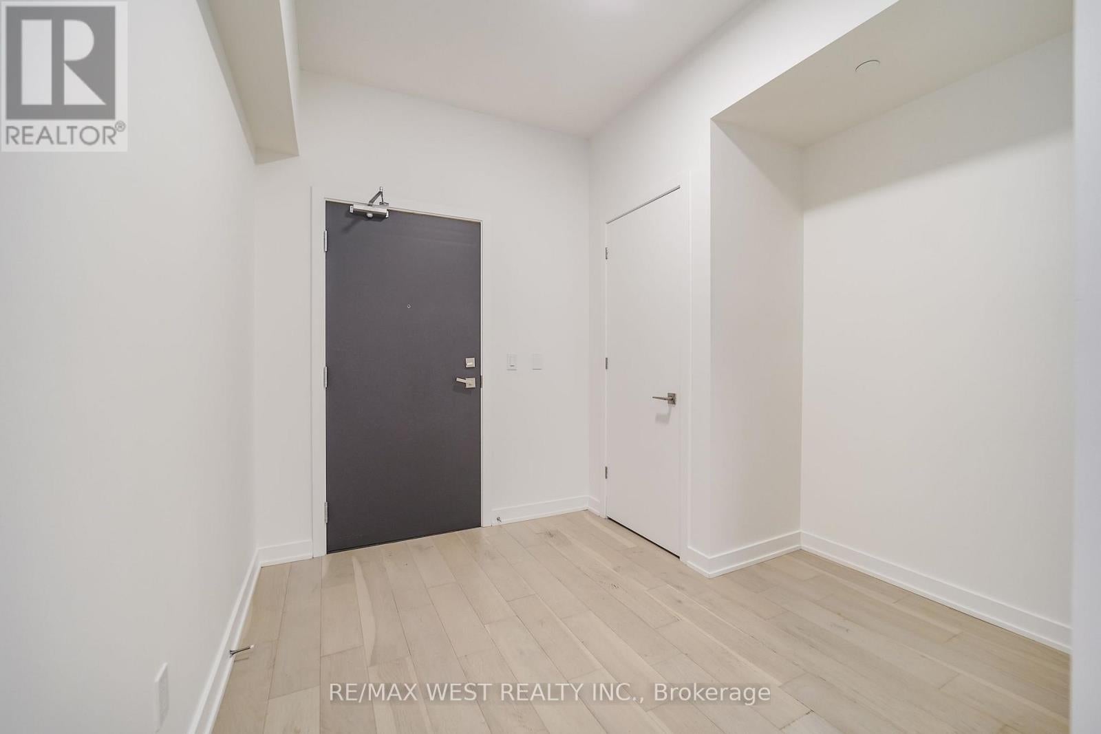 205 - 840 ST CLAIR AVENUE W