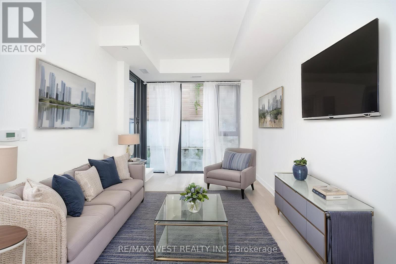 205 - 840 ST CLAIR AVENUE W