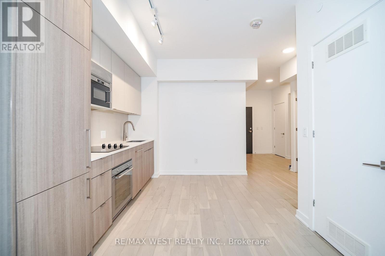 205 - 840 ST CLAIR AVENUE W