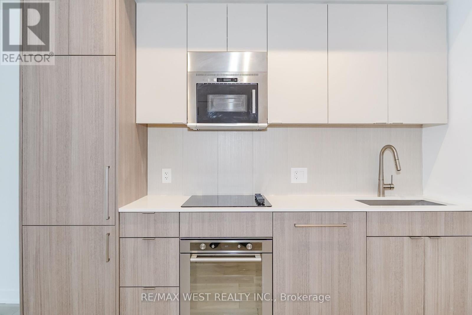 205 - 840 ST CLAIR AVENUE W