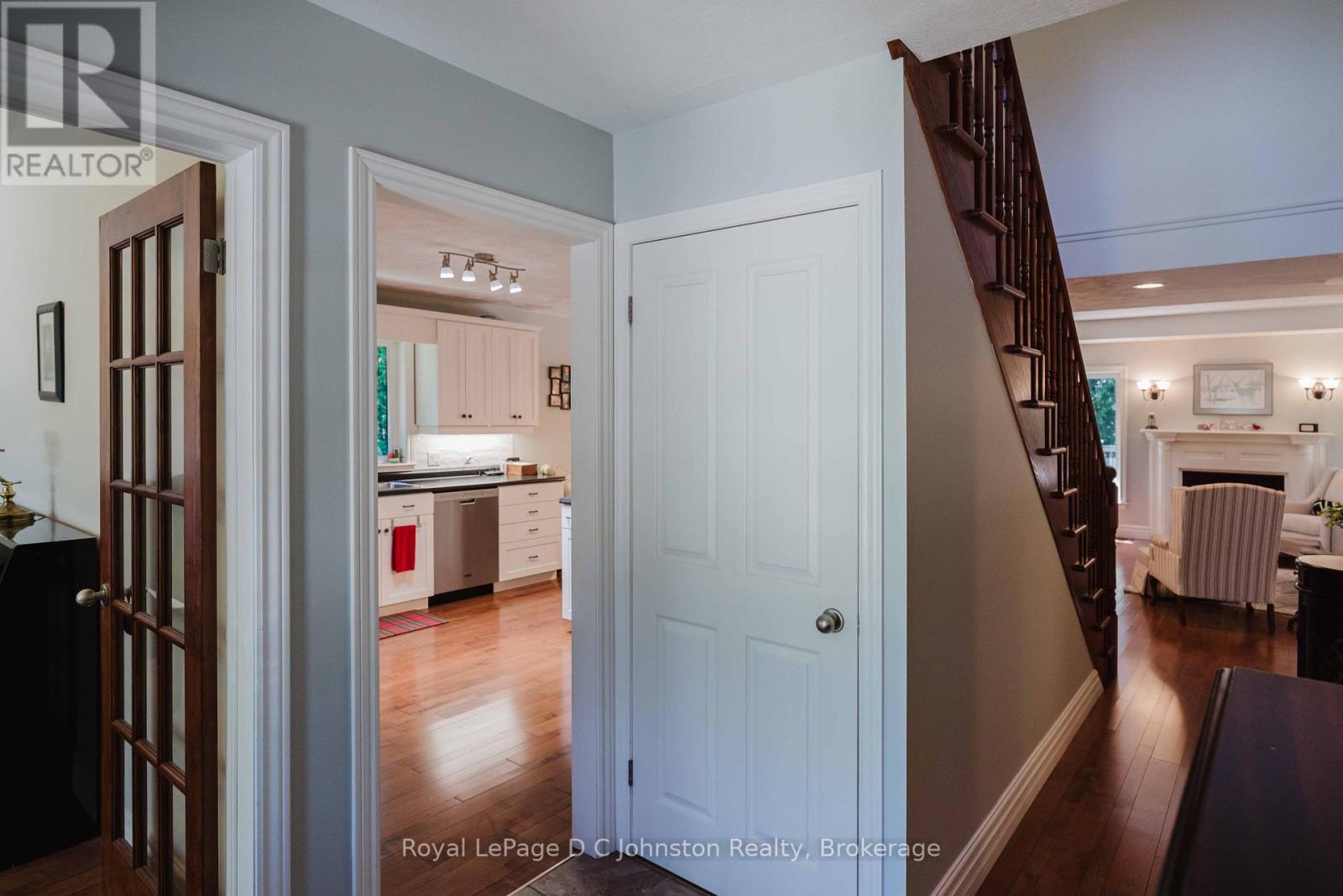 482 CREEKWOOD DRIVE