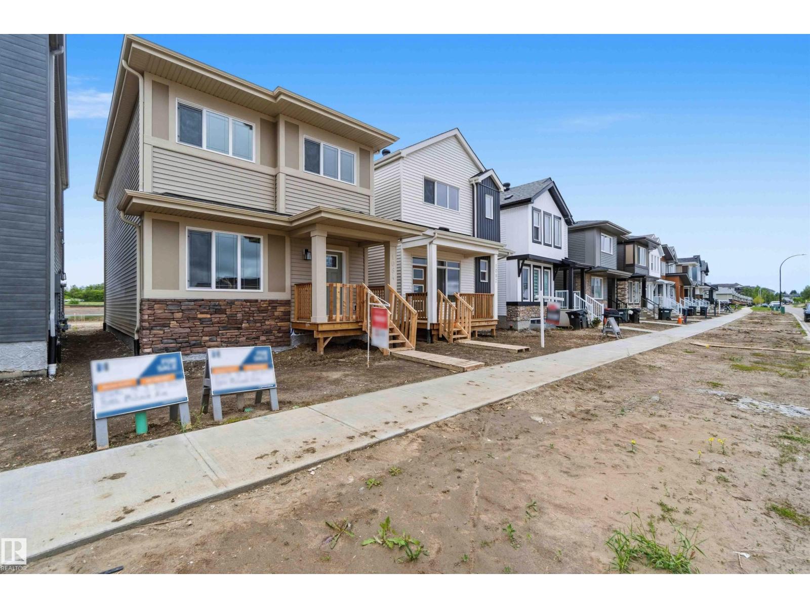1084 MCLEOD AV