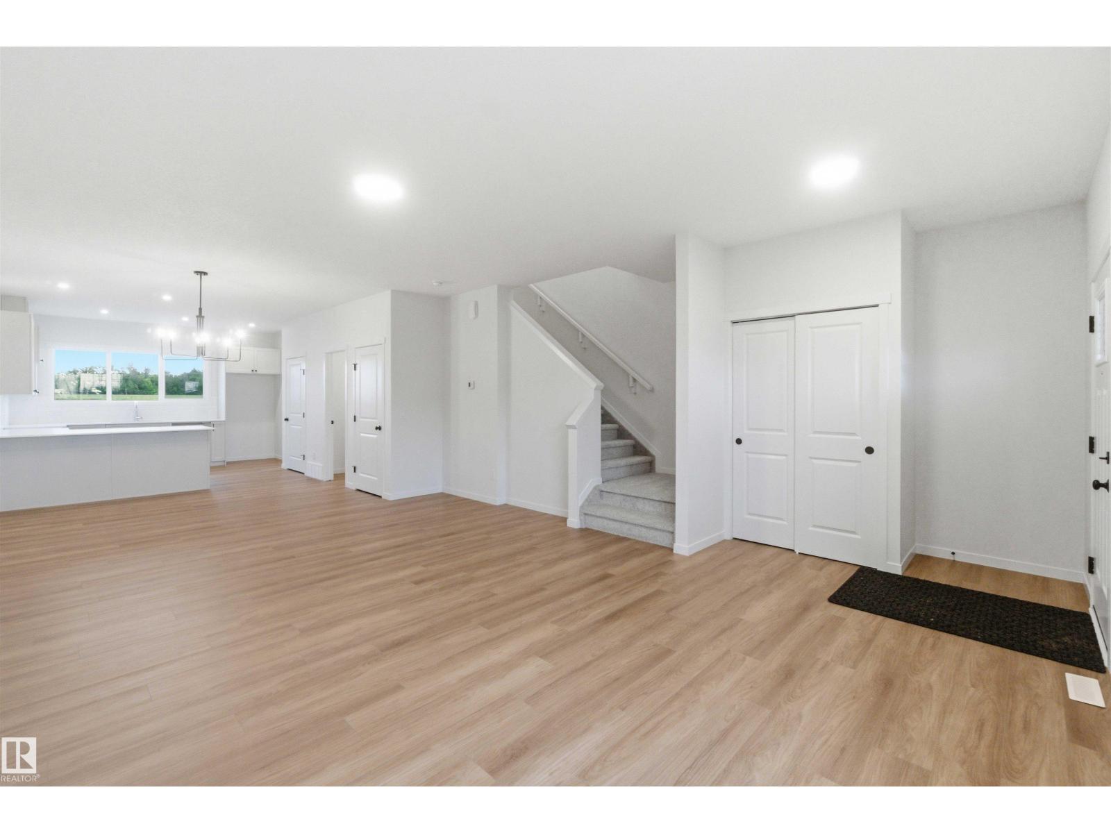 1084 MCLEOD AV