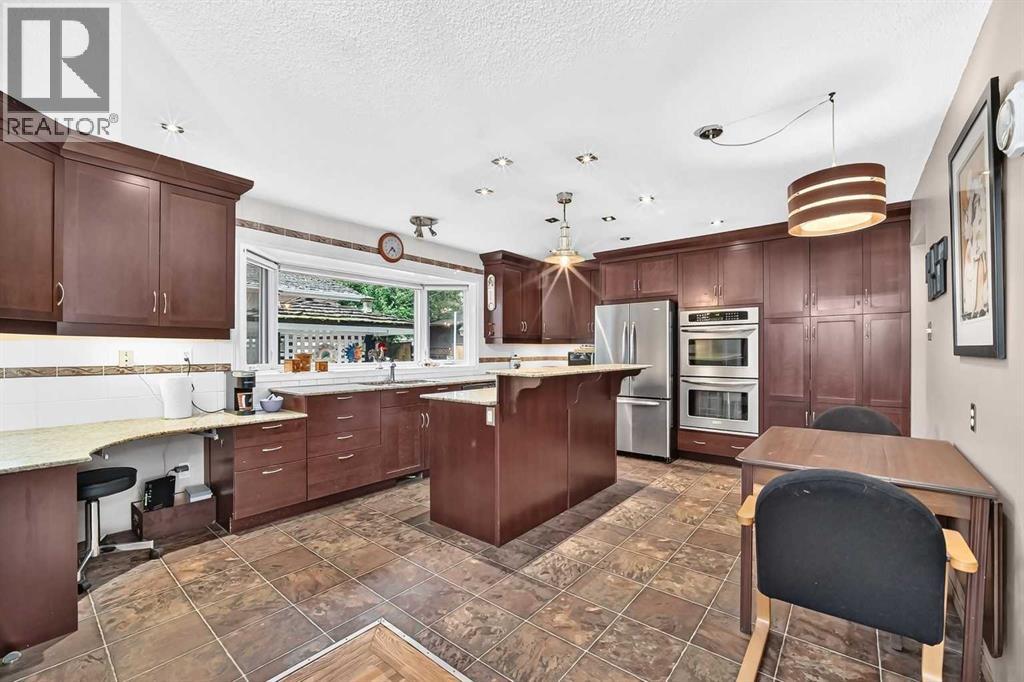728 Willacy Drive SE