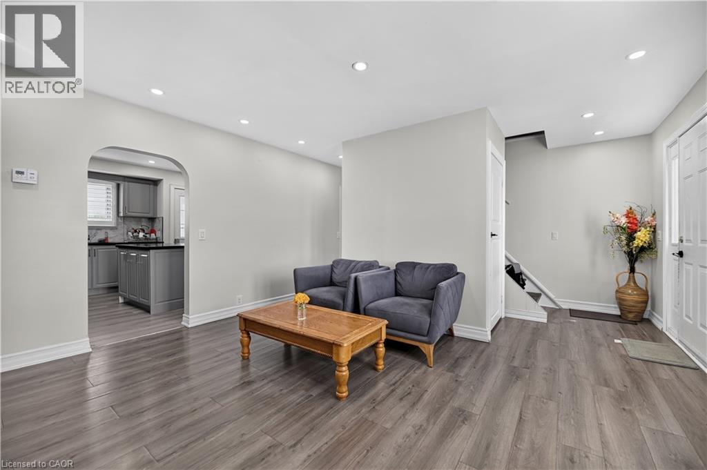 685717 HWY 2 Unit# Right Side