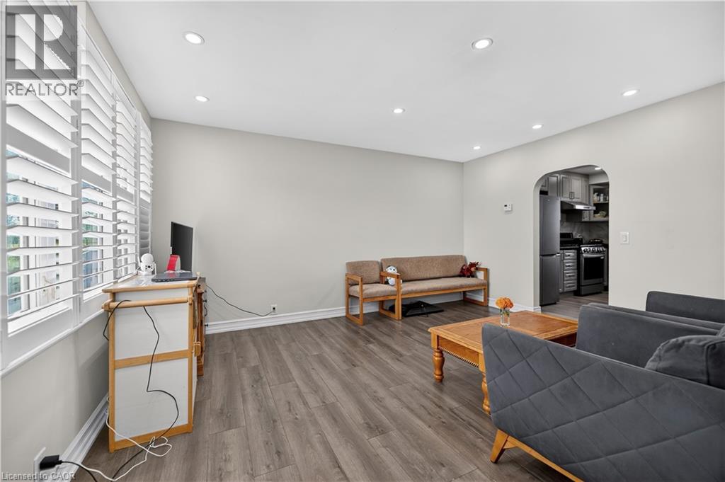 685717 HWY 2 Unit# Right Side