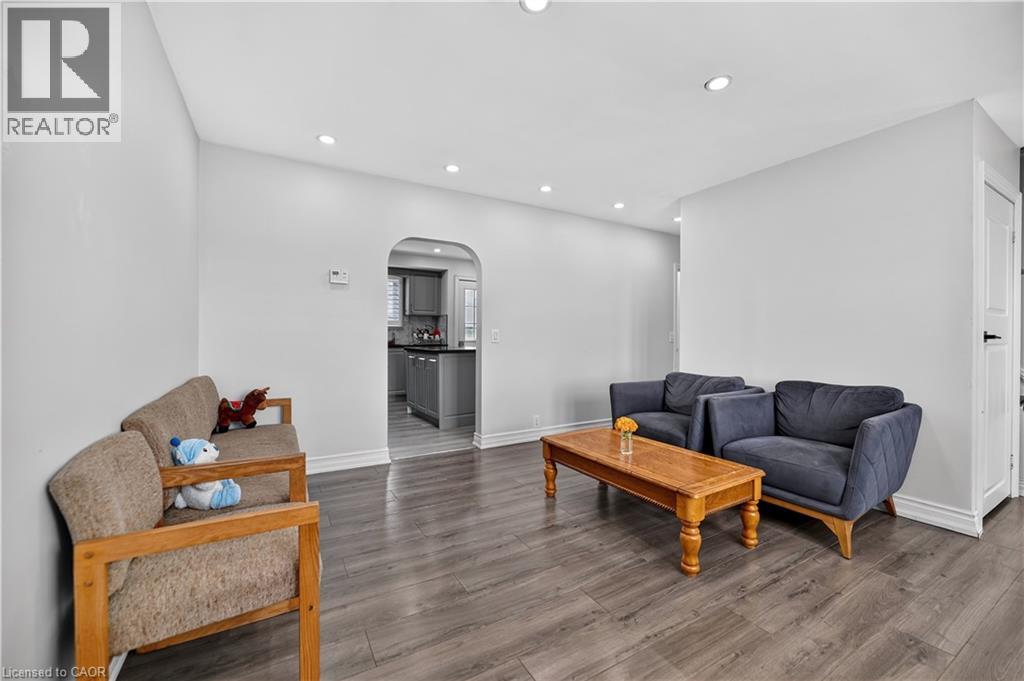 685717 HWY 2 Unit# Right Side