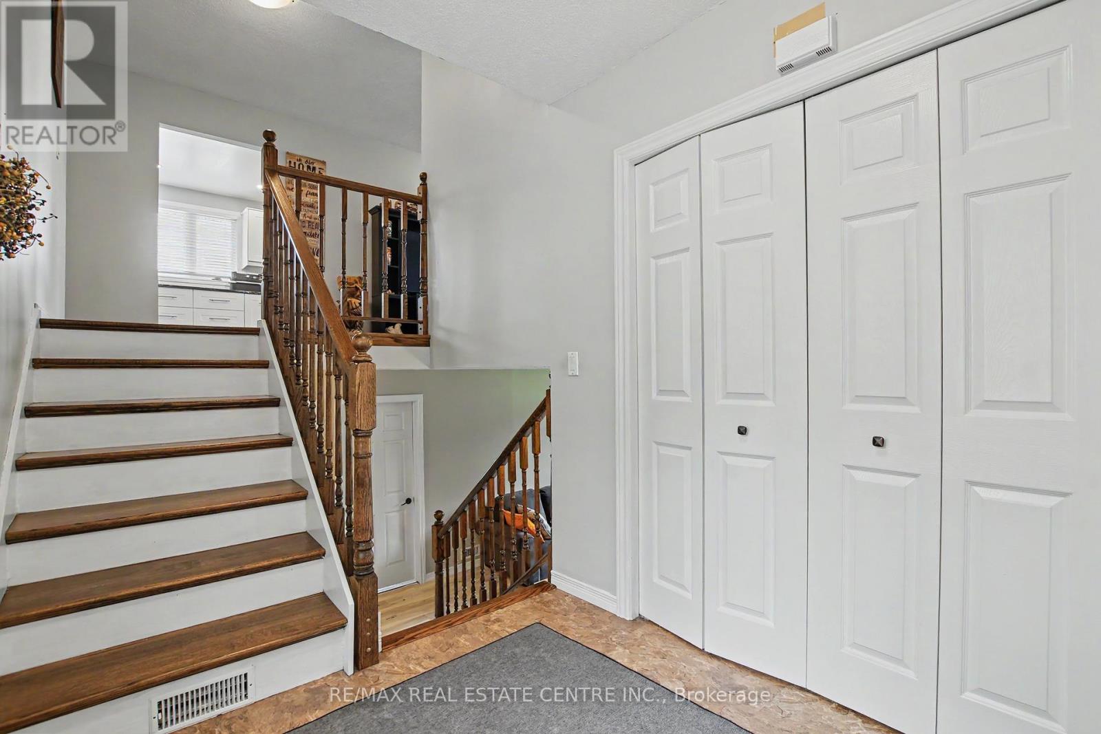 1045 QUEENS BUSH ROAD