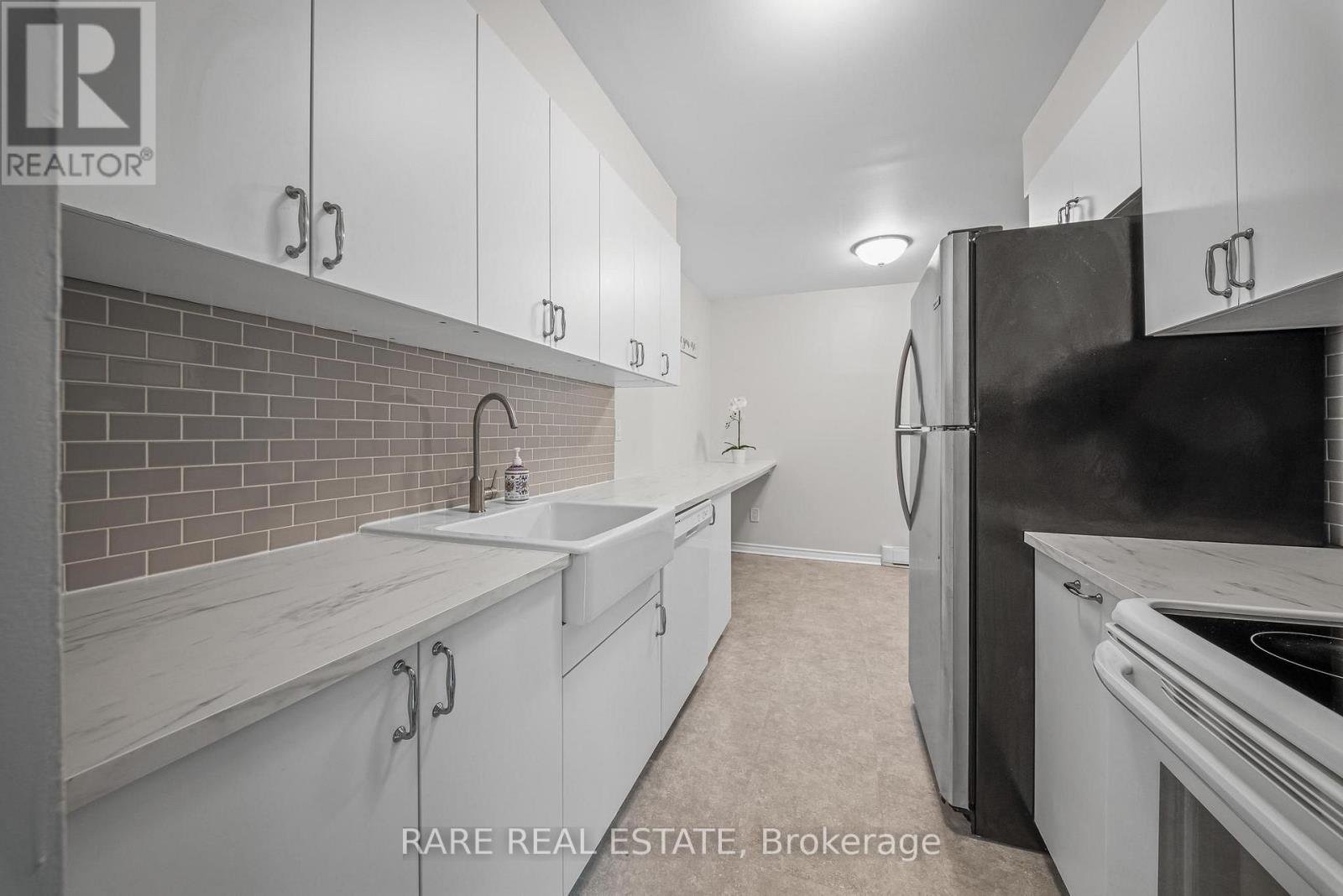 18 - 221 ORMOND DRIVE