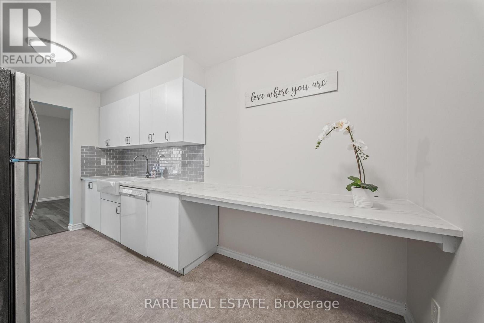 18 - 221 ORMOND DRIVE