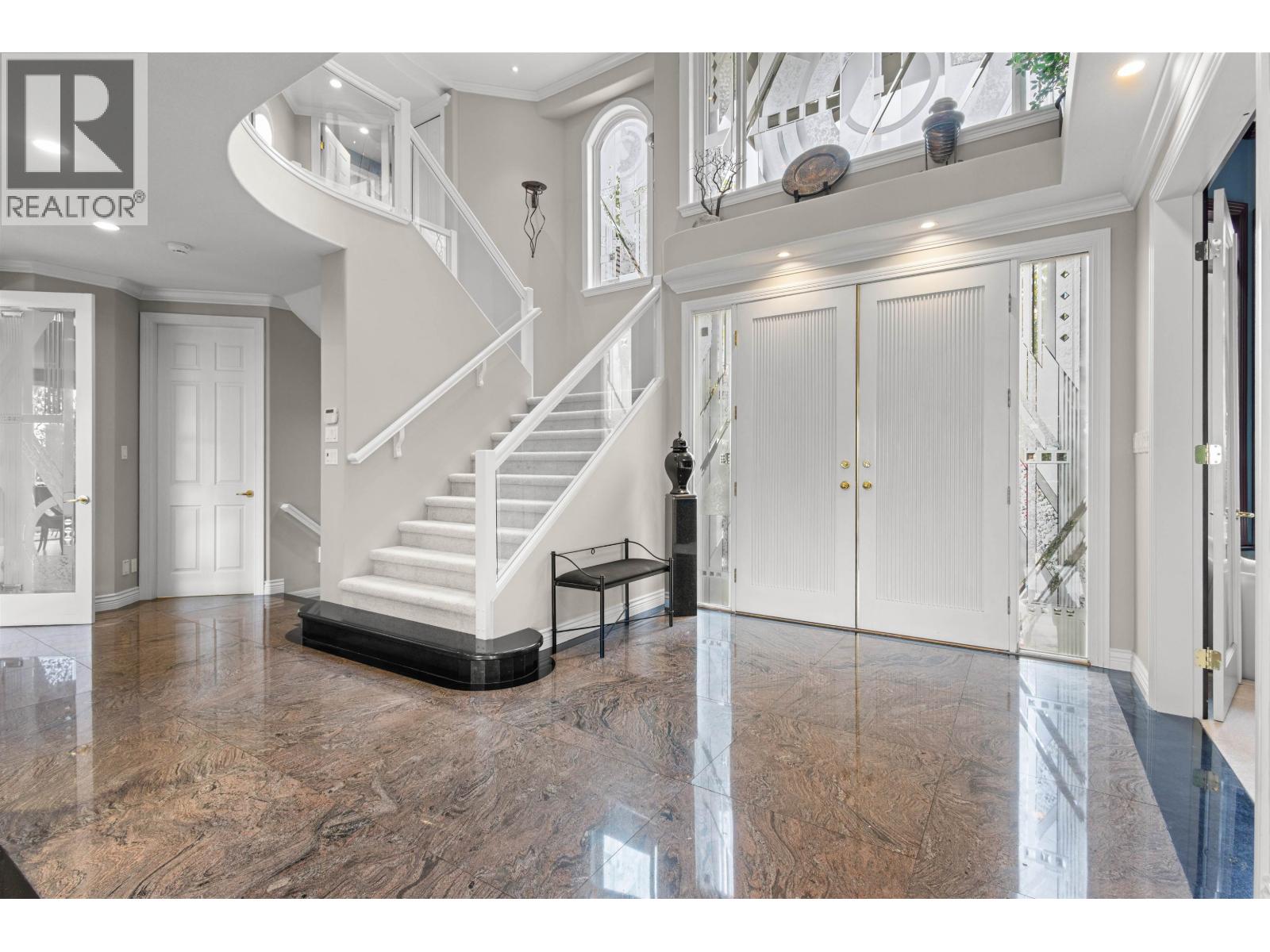 2556 PALISADE CRESCENT