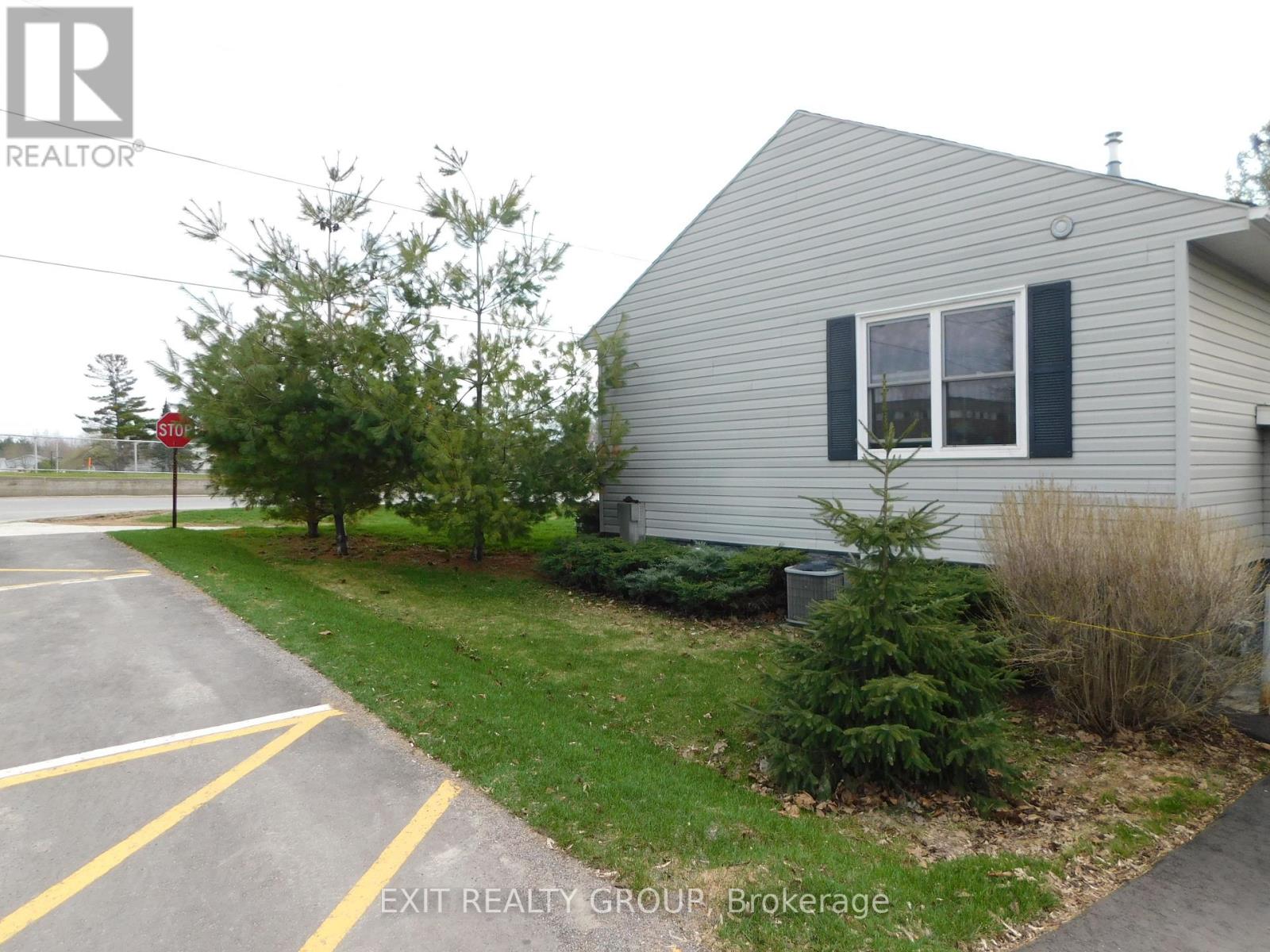96 ELGIN STREET - Photo 4