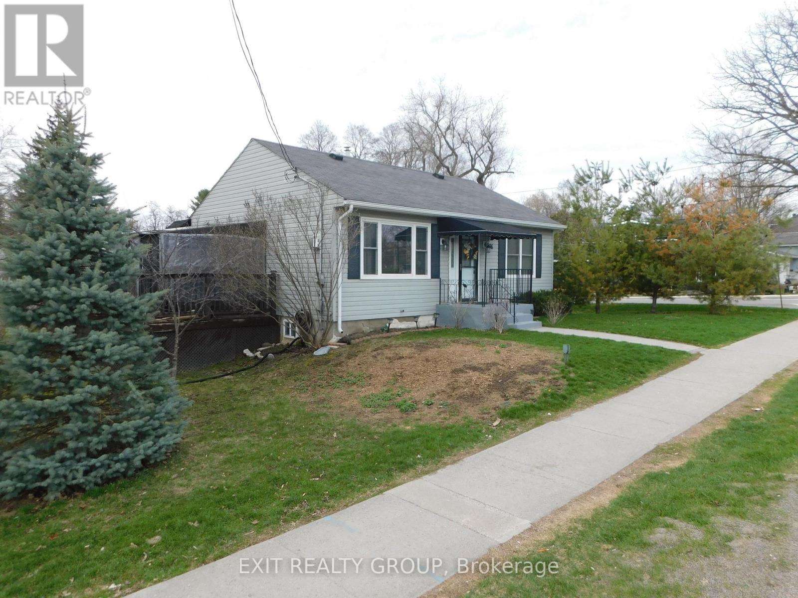 96 ELGIN STREET - Photo 2