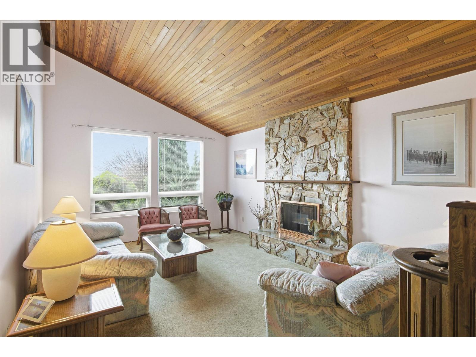 1215 CYPRESS PLACE