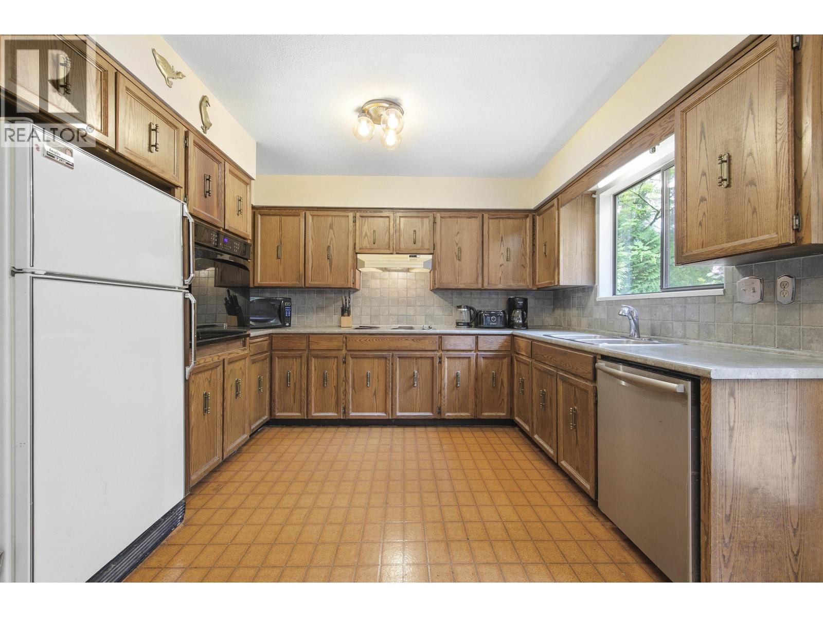 1215 CYPRESS PLACE