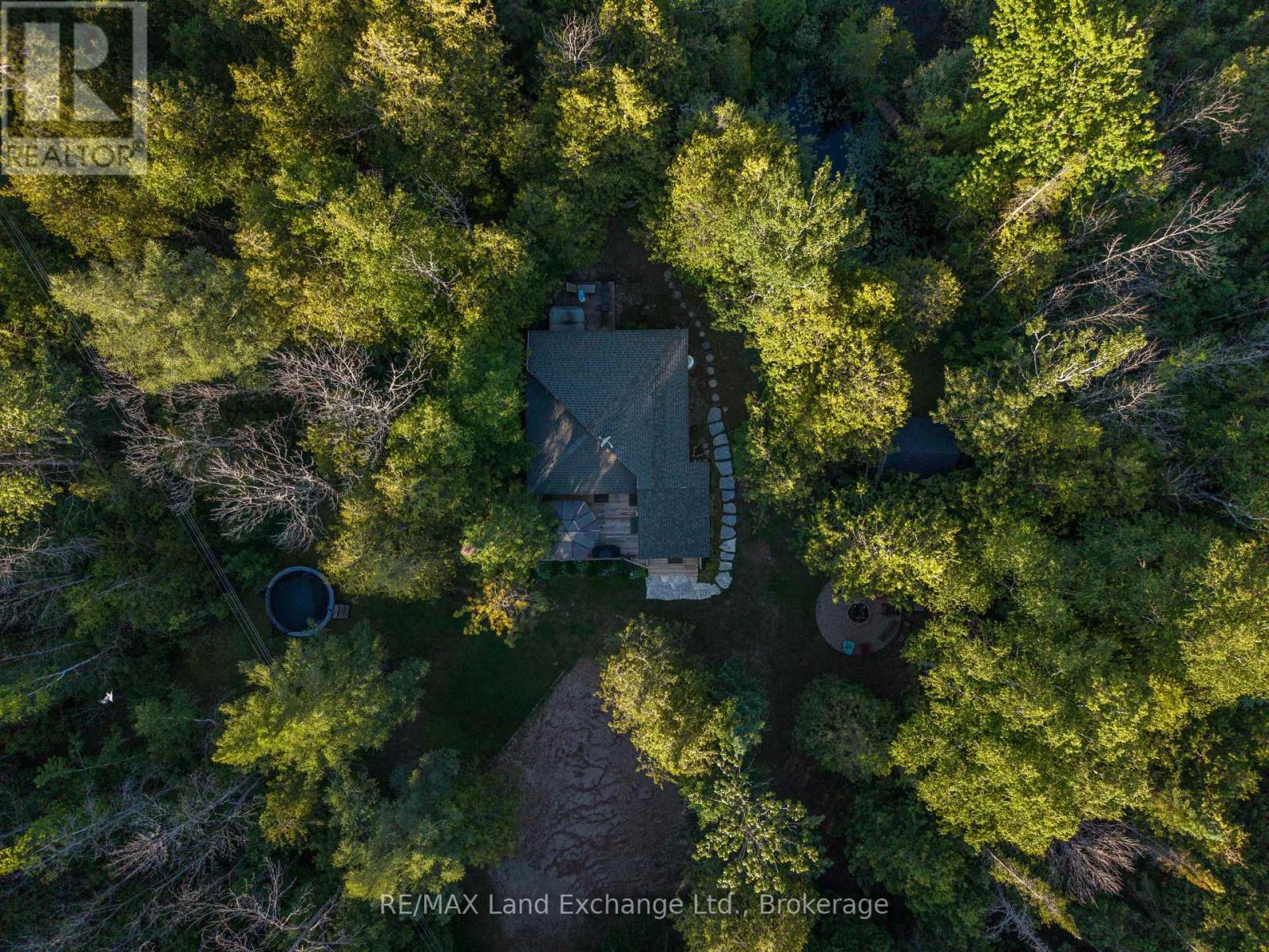 18 HICKS LANE N