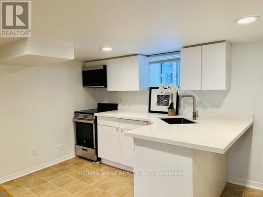 27 Oakview Ave, Toronto (High Park North), ON 3