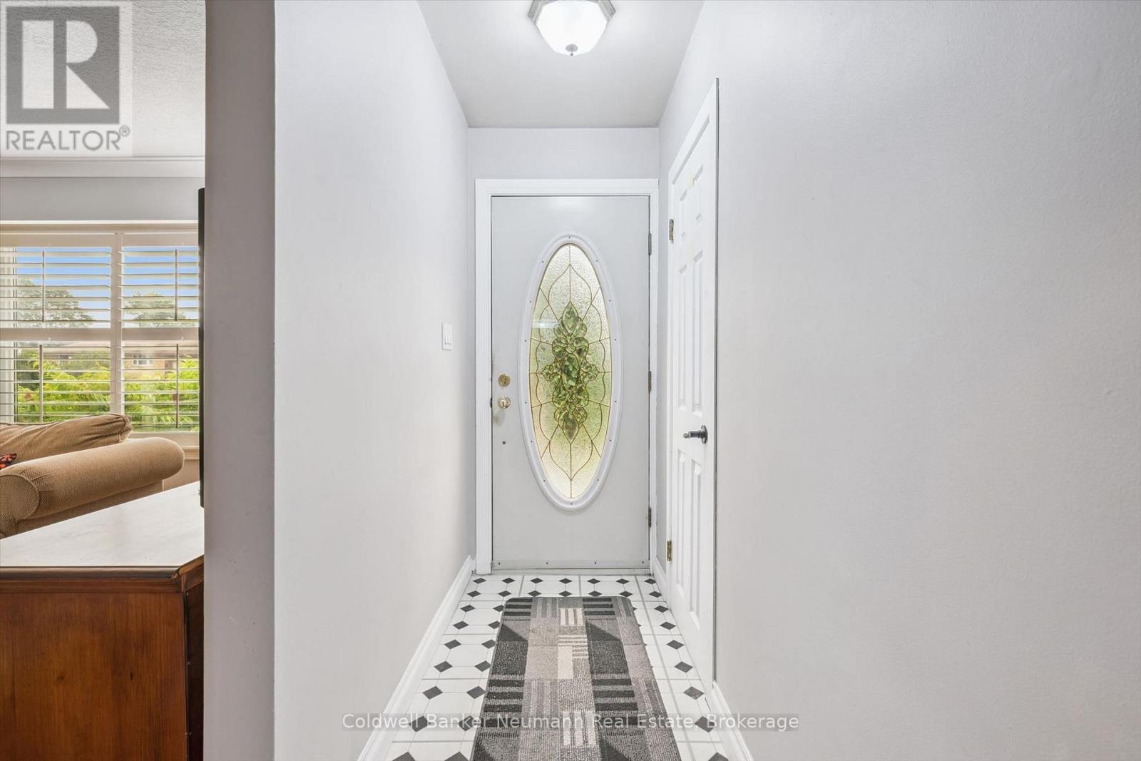 195 VICTORIA ROAD N