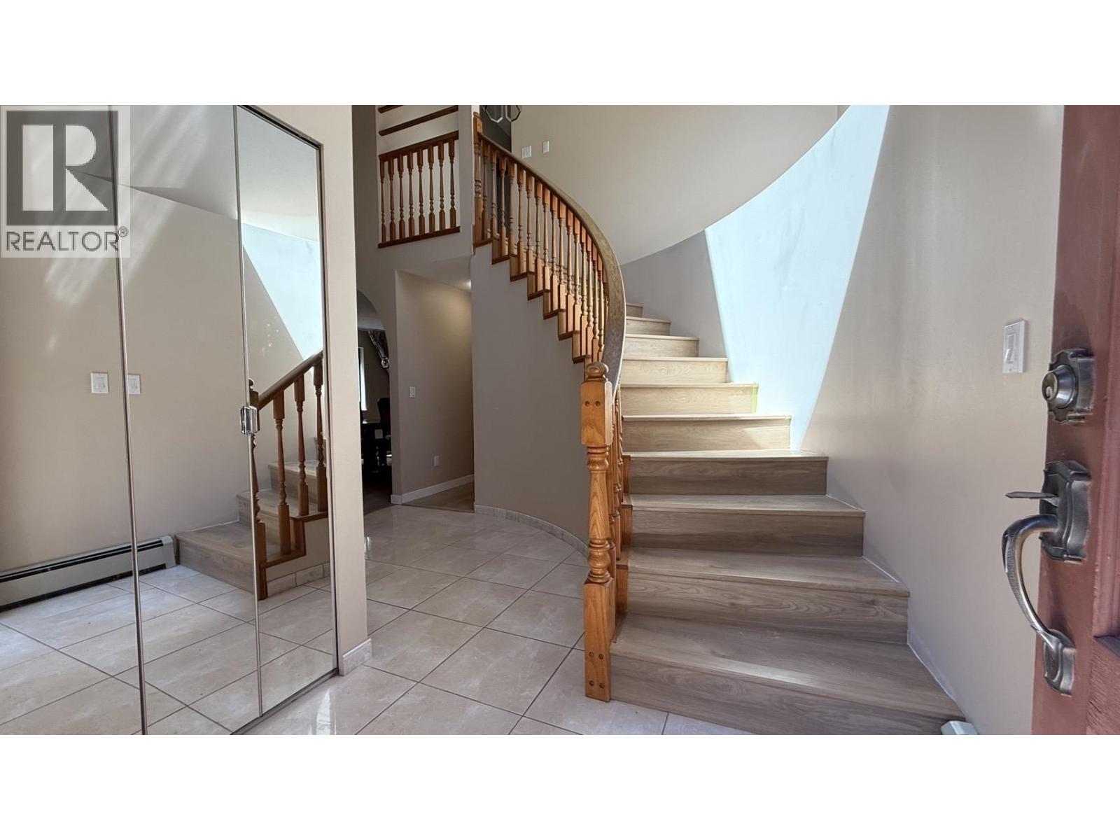 Upper 879 W 62 AVENUE