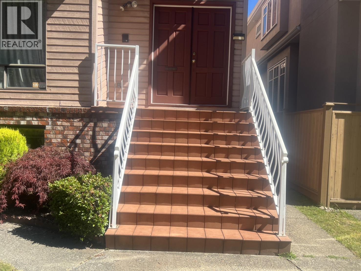 Upper 879 W 62 AVENUE