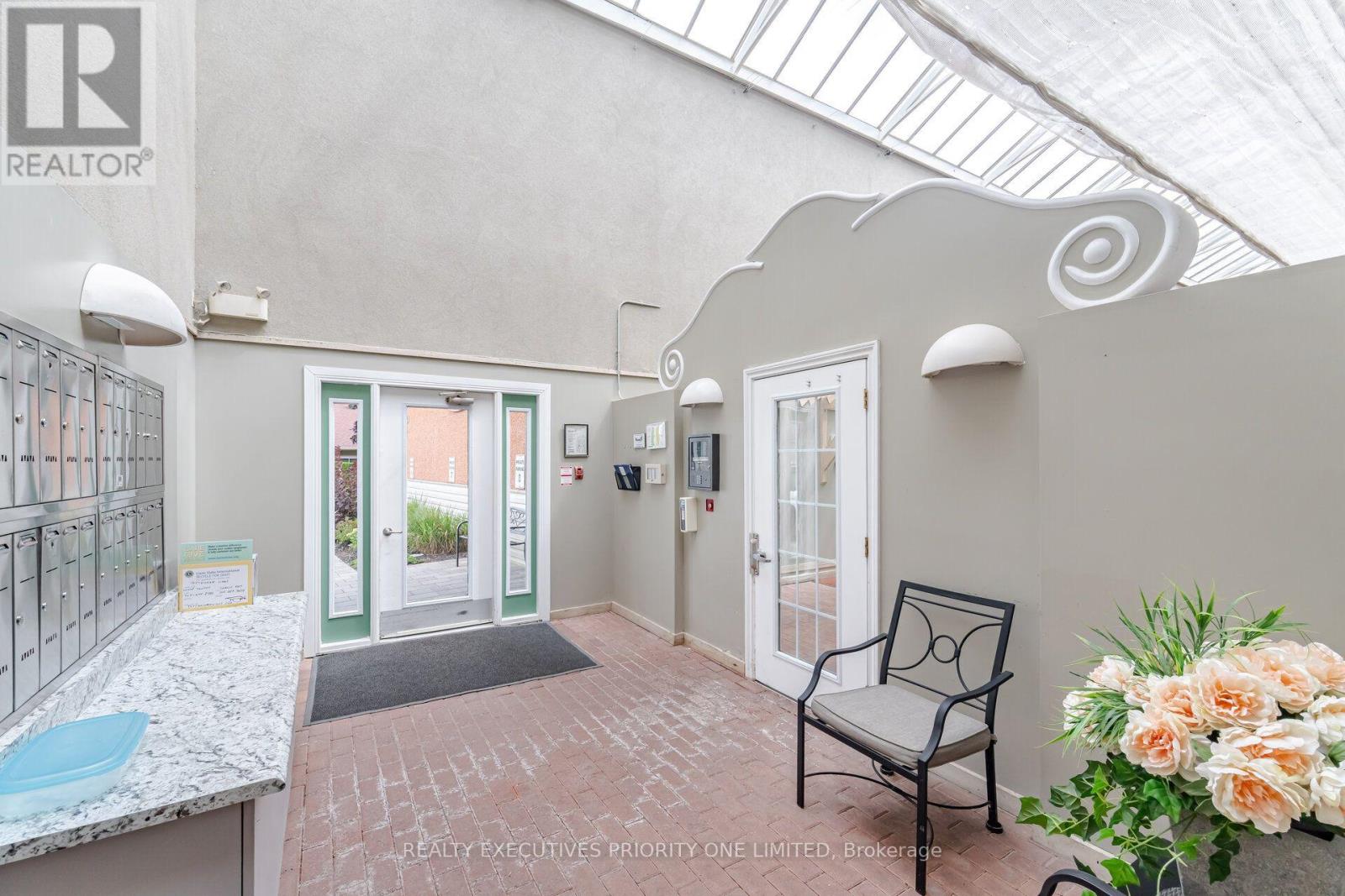 2 - 77 MILL STREET E