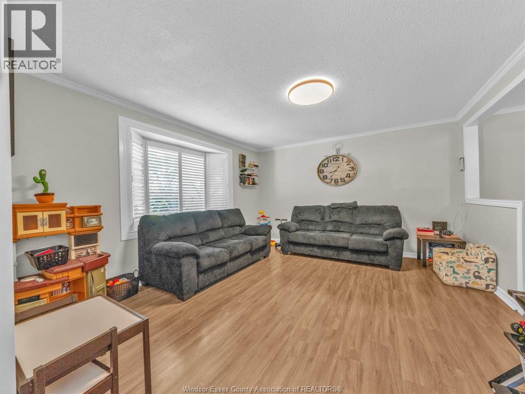 3149 ELMWOOD CRESCENT