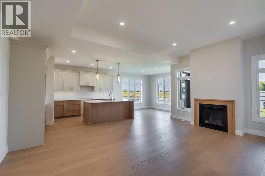 3555 PAUL CRESCENT