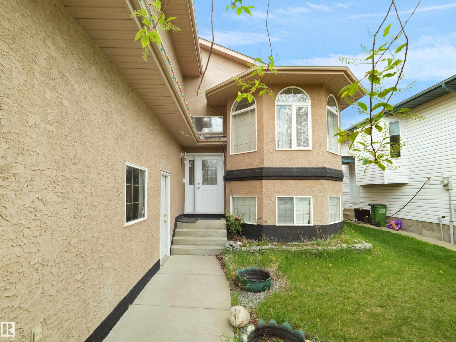 2832 36B AV NW
