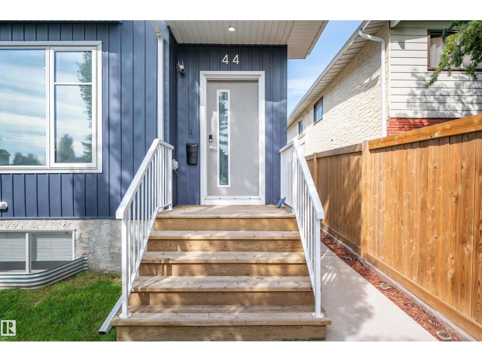 11444 82 ST NW