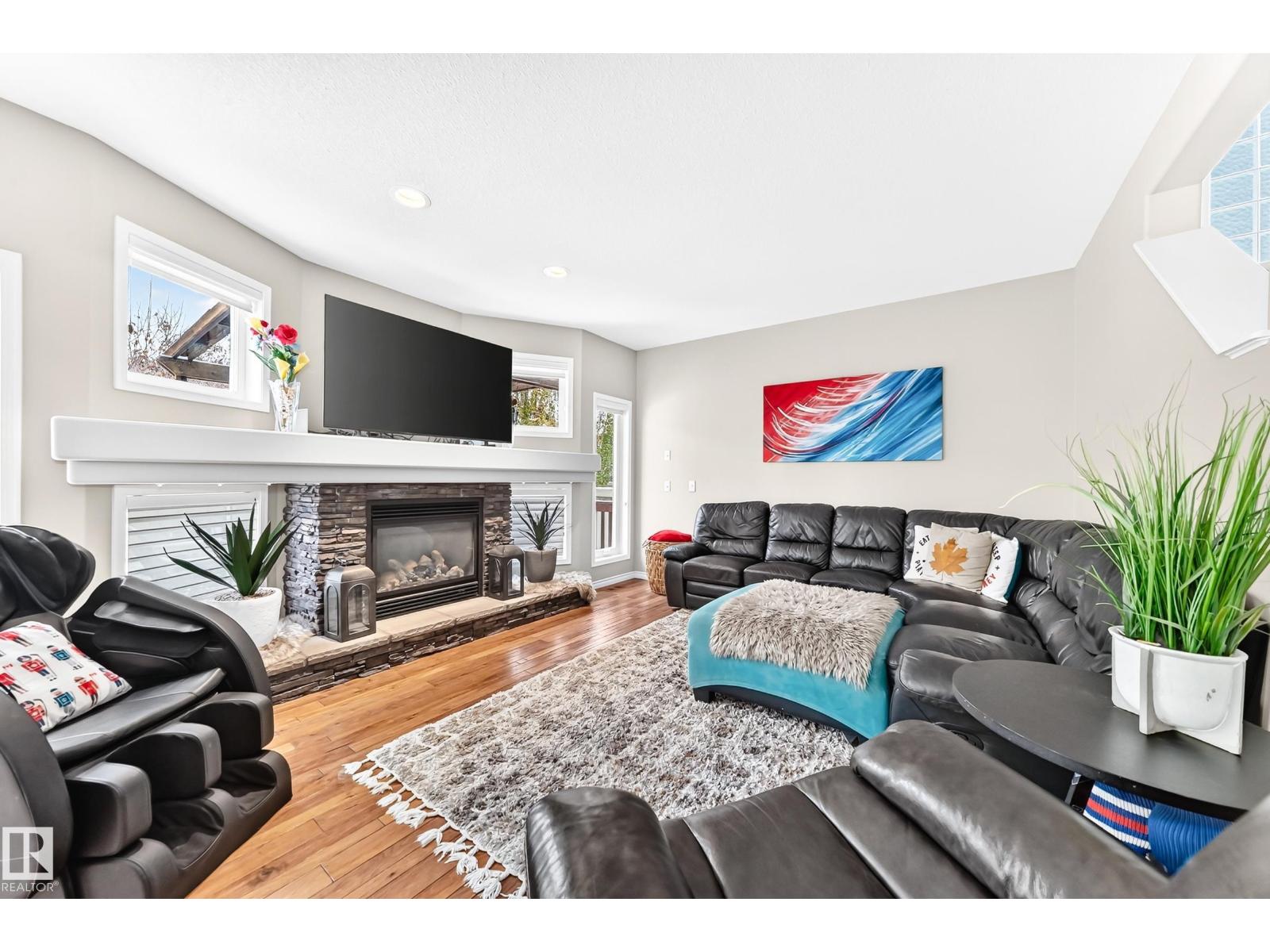 94 ELLINGTON CR