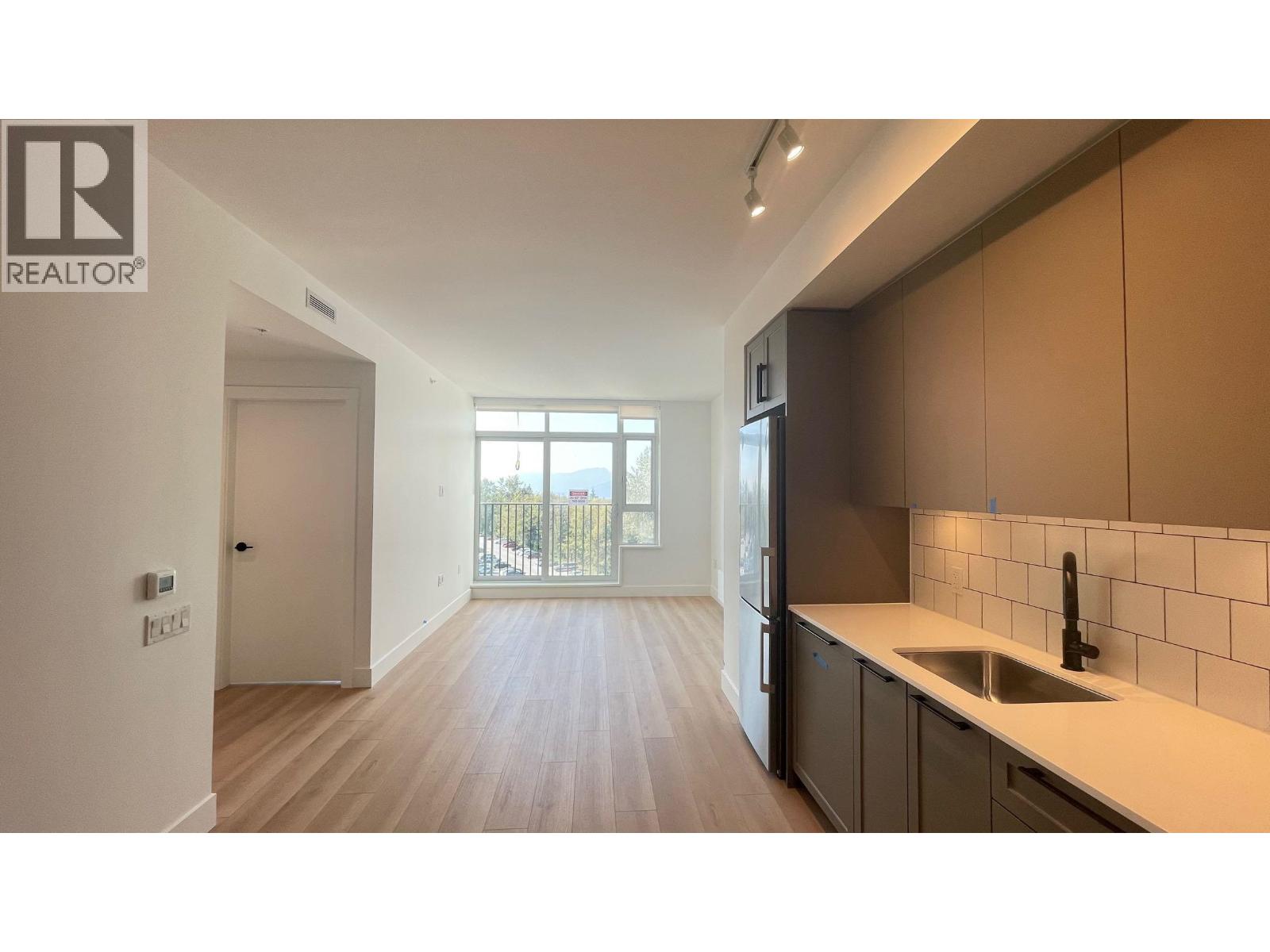 403 8750 UNIVERSITY CRESCENT