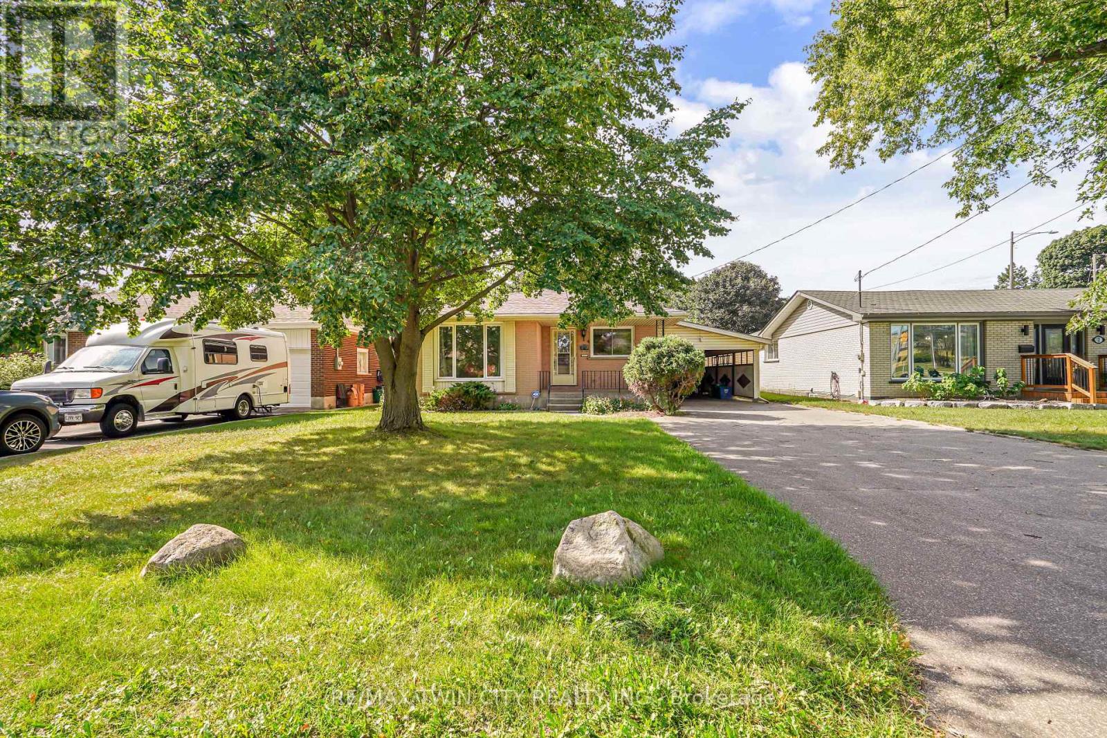 4 WADDINGTON STREET