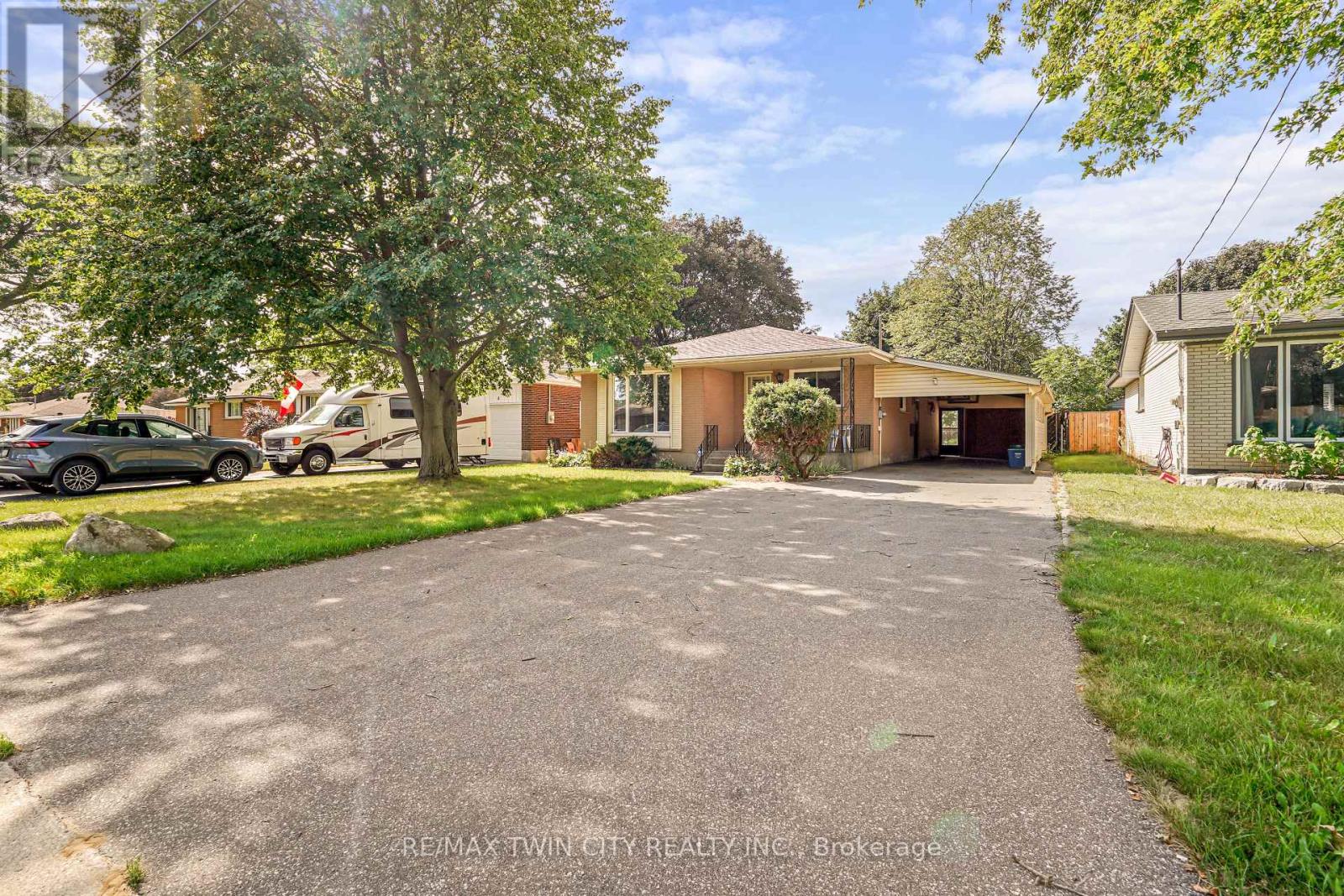 4 WADDINGTON STREET