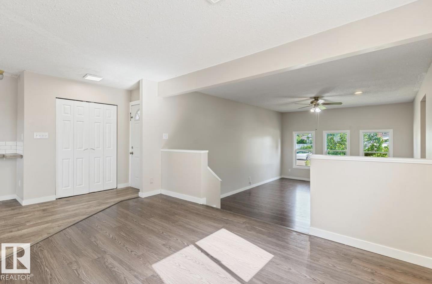 10211 95 Ave