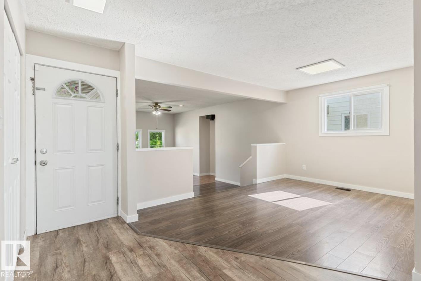 10211 95 Ave