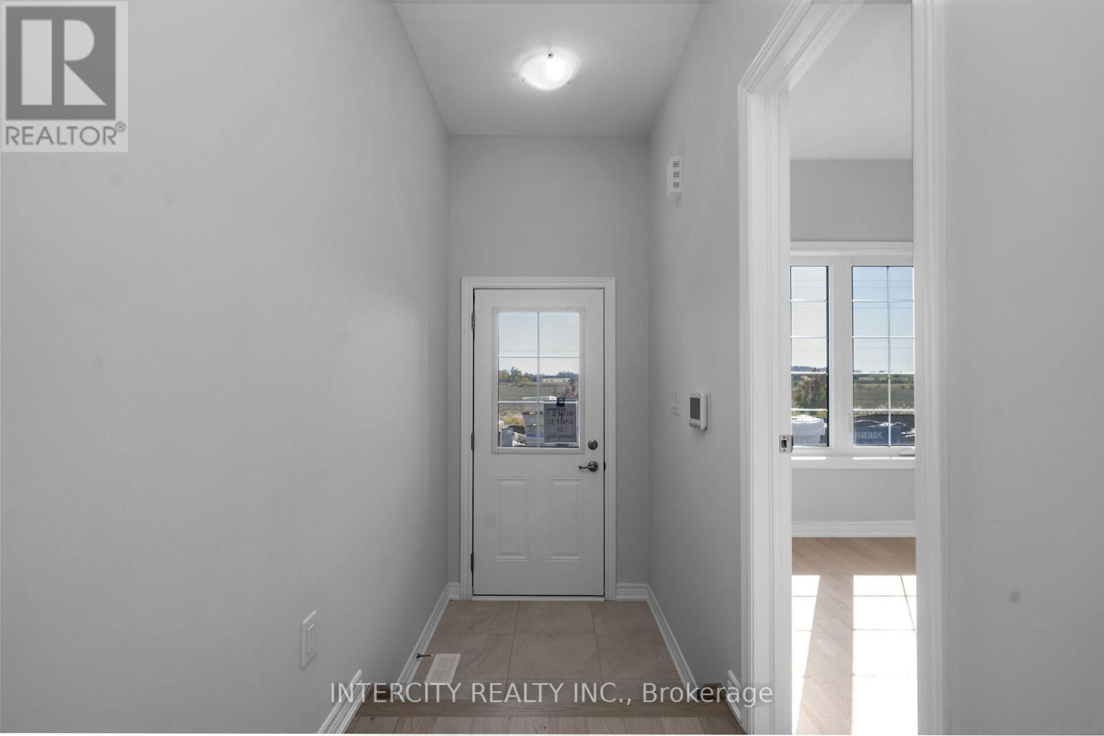 BLK7 TH 32 - 21 SUNBIRD WAY