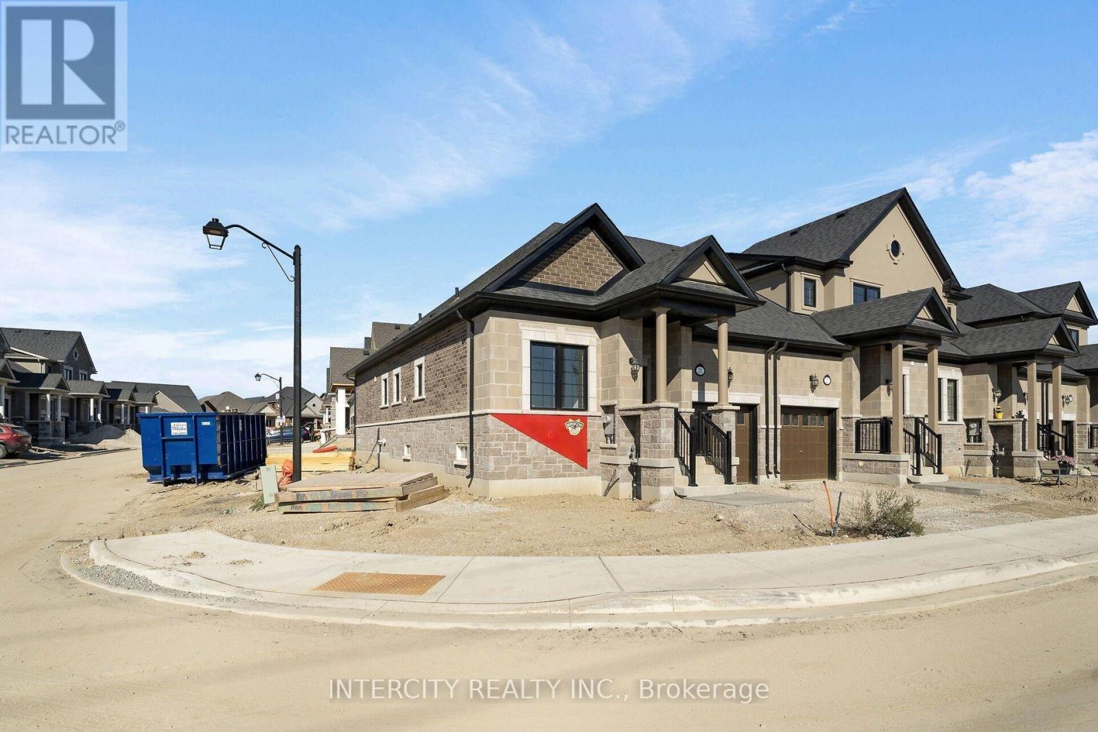 BLK7 TH 32 - 21 SUNBIRD WAY