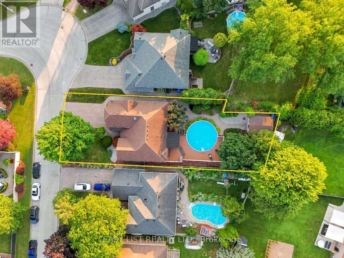 5929 ROSEWOOD CRESCENT