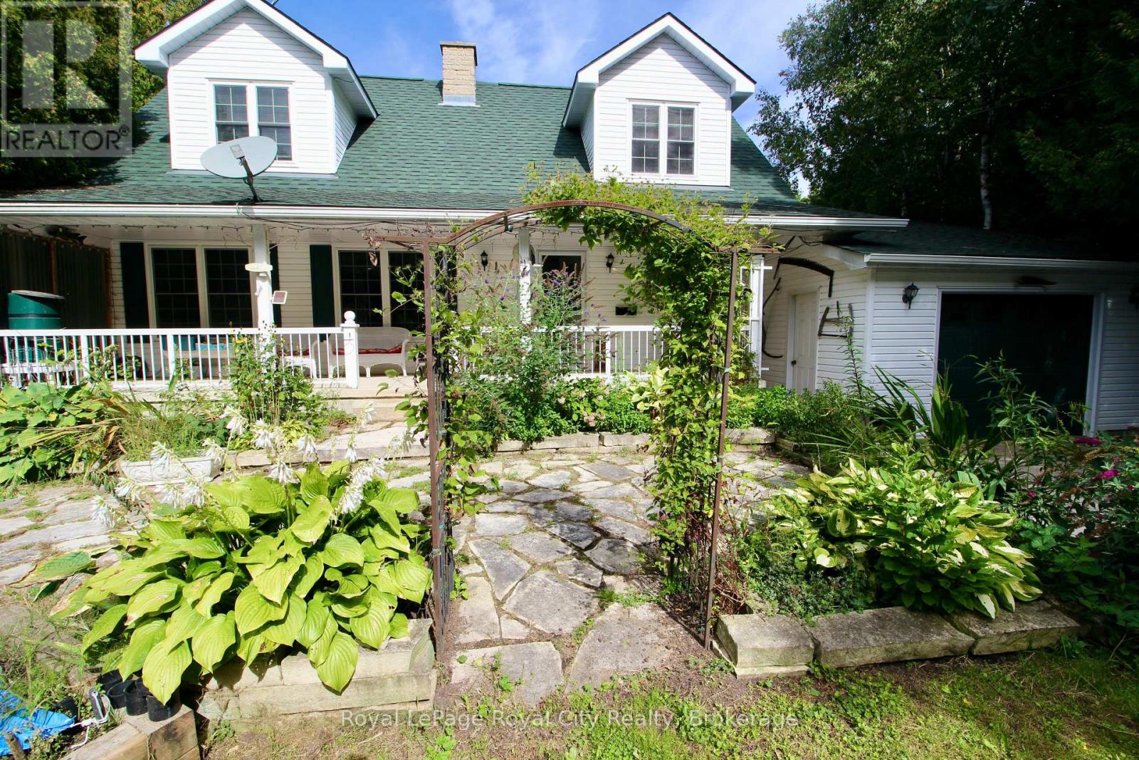 8 BROCK STREET