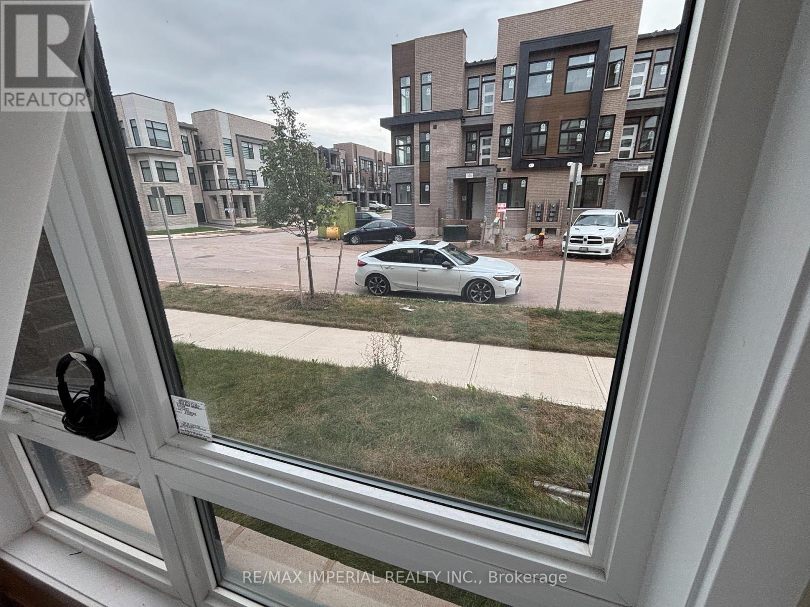 3085 WELSMAN GARDENS