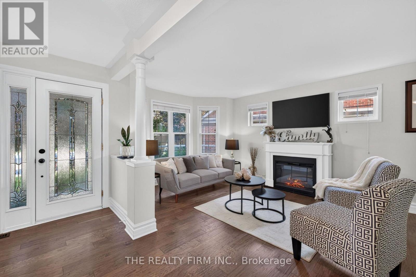 6 OAKDALE PLACE