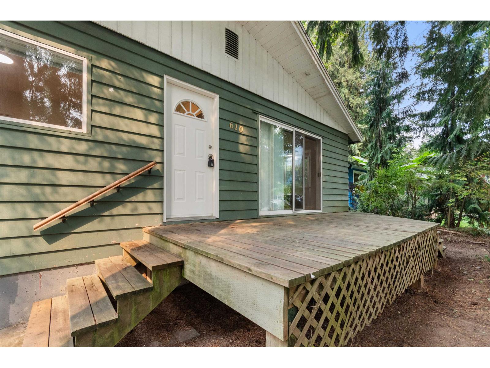 610 MOUNTAIN VIEW ROAD, Cultus Lake North
